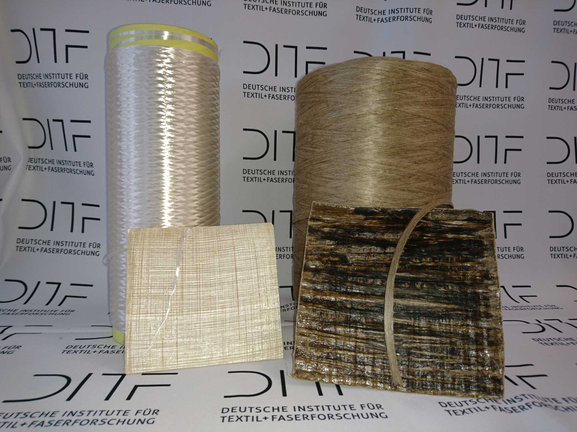 PureCell – sortenreiner Verbundwerkstoff, hergestellt aus cellulosischen Reifencordfasern (links) und aus Naturfasern (rechts) der DITF Denkendorf.